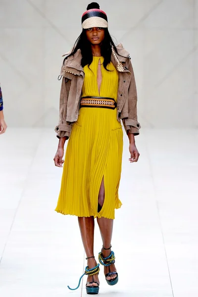 Look 10
